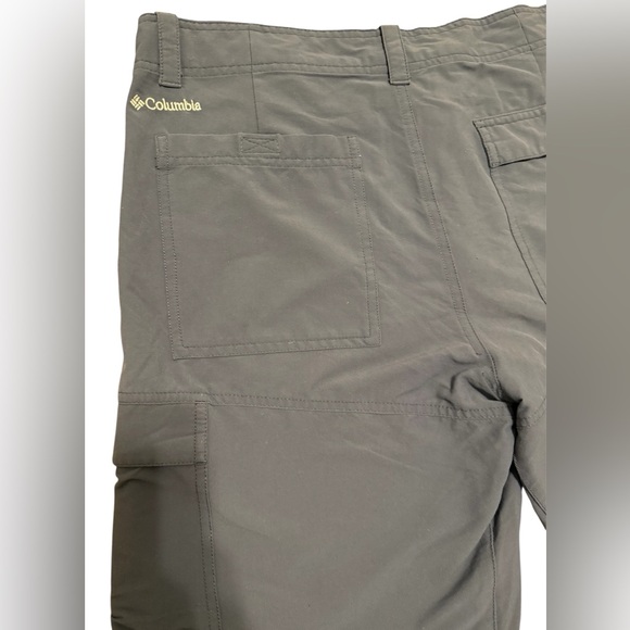 Columbia Men’s Size 30 Cargo Shorts Olive Green 10 Inch Inseam Sun Protection - Picture 3 of 7